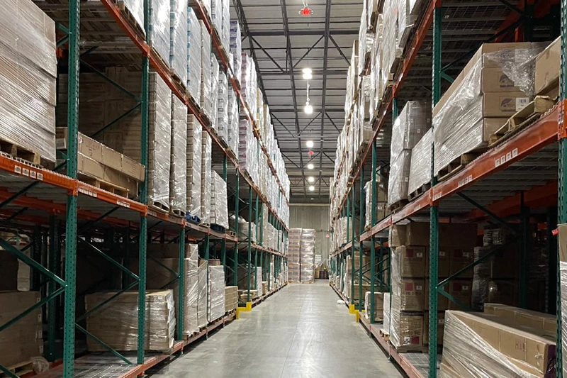 Zbao Logistics team managing inventory and order processing within our clean and efficientinternational warehousing solution.