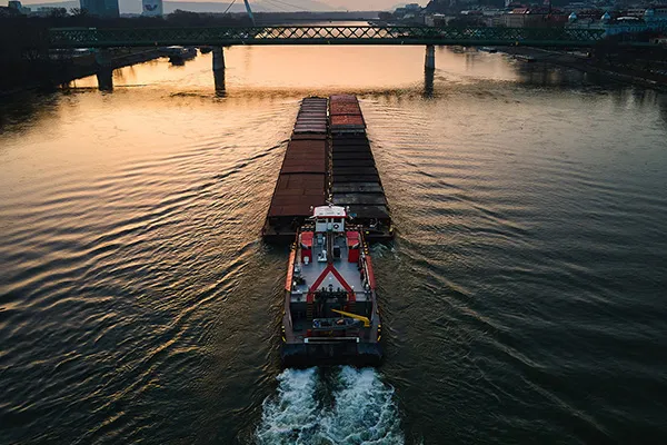 The Role of the Barge in Sea Logistics: A Complete Guide to Boosting Efficiency & Reducing Costs